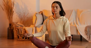 rotina-noturan-com-ioga-posturas-para-dormir-melhor-e-acalmar-a-mente
